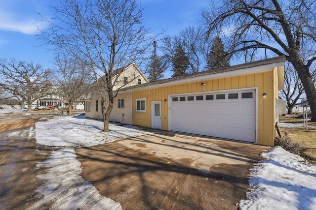 4 Riverside Avenue NE, Melrose, MN 56352