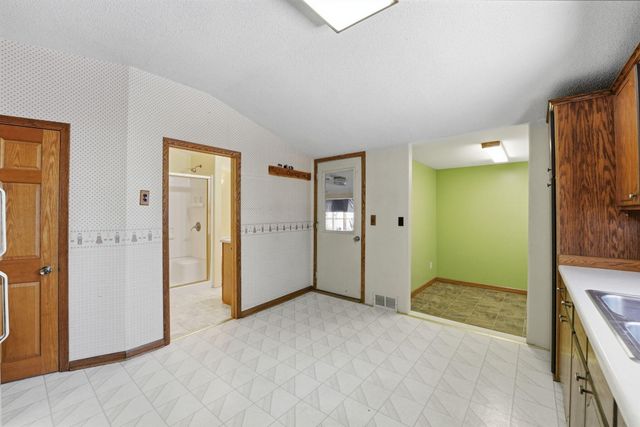 4 Riverside Avenue NE, Melrose, MN 56352