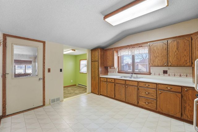 4 Riverside Avenue NE, Melrose, MN 56352