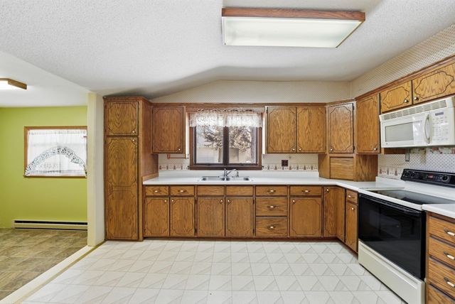 4 Riverside Avenue NE, Melrose, MN 56352