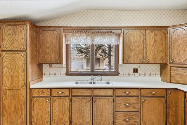 4 Riverside Avenue NE, Melrose, MN 56352