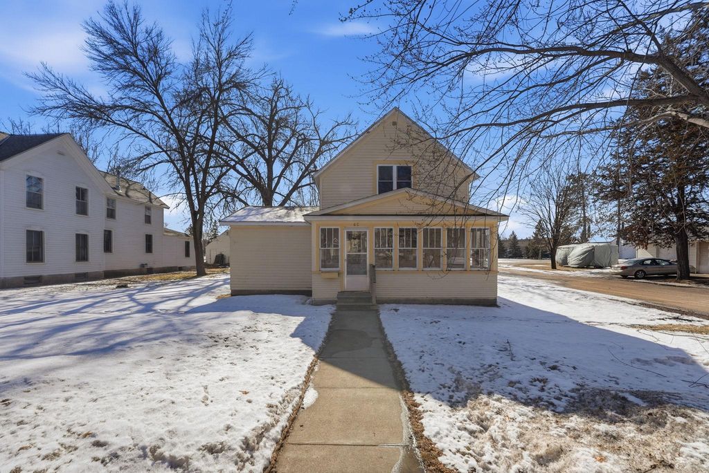 4 Riverside Avenue NE, Melrose, MN 56352