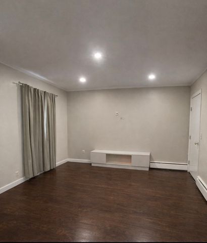 9 Fulton St 2, Lowell, MA 01850