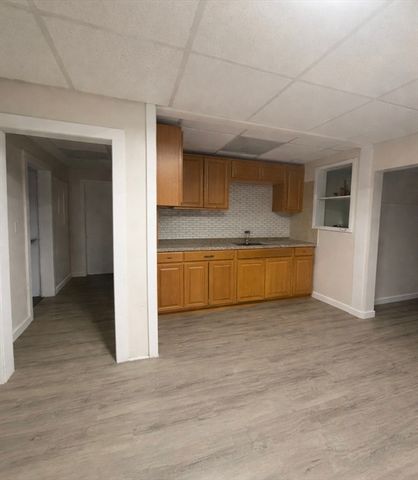 9 Fulton St 2, Lowell, MA 01850