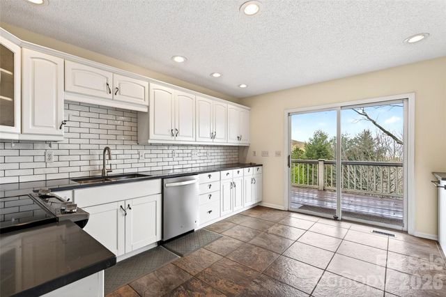 3 Tree Top Place, Black Mountain, NC 28711
