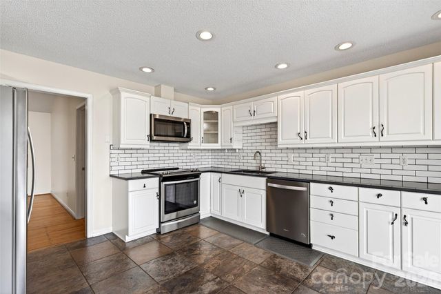 3 Tree Top Place, Black Mountain, NC 28711