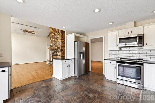 3 Tree Top Place, Black Mountain, NC 28711