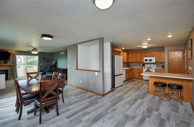 2014 Vista View Drive, Granger, IA 50109