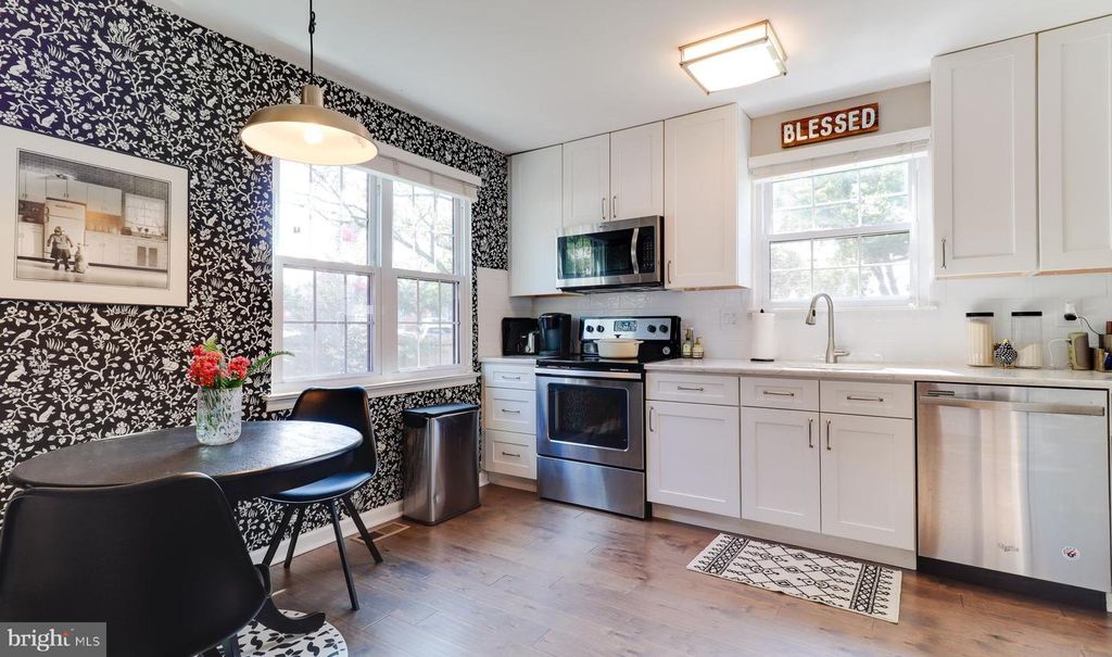 31 GREENSWARD LN, Cherry Hill, NJ 08002