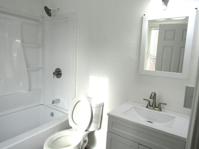 1711 E Belleview PLACE, Milwaukee, WI 53211