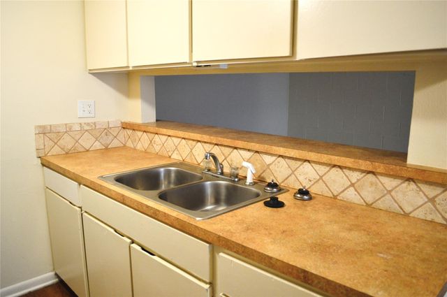 4709 Harmon Ave 409, Austin, TX 78751