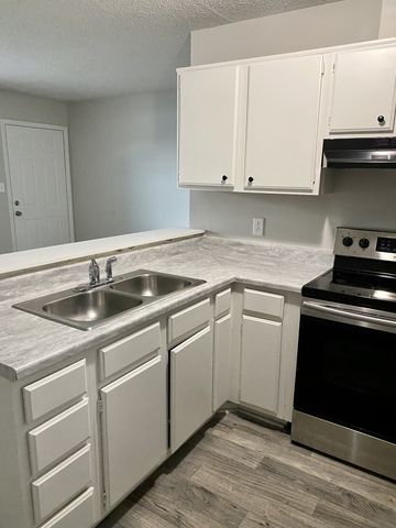 94 Cedarcrest Dr Apt 1, Clarksville, TN 37042