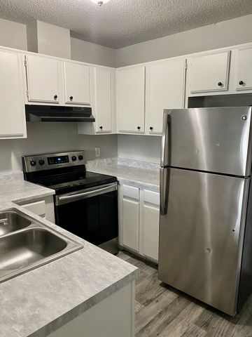 94 Cedarcrest Dr Apt 1, Clarksville, TN 37042