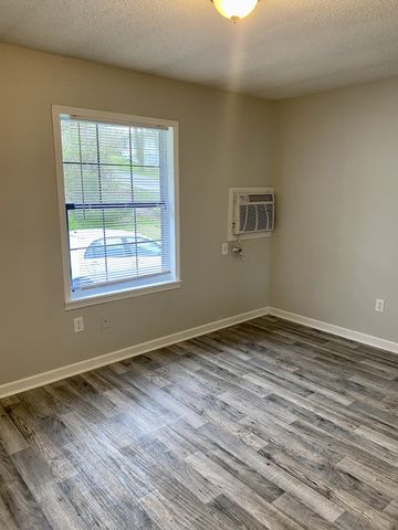 94 Cedarcrest Dr Apt 1, Clarksville, TN 37042