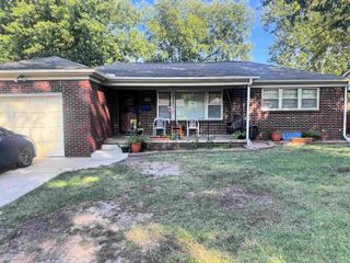 930 Lexington Rd, Wichita, KS 67218