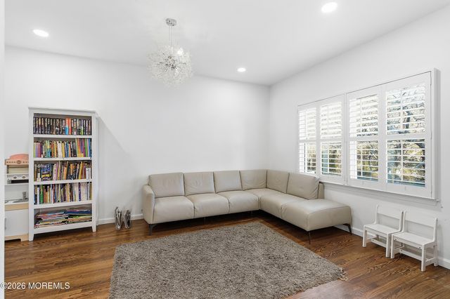 17 Treeside Lane, Lakewood, NJ 08701