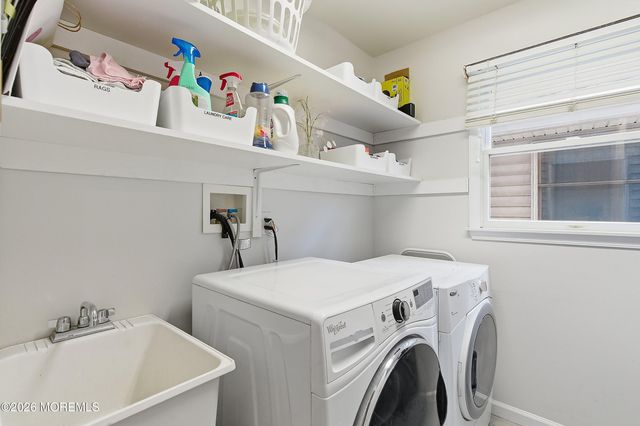 17 Treeside Lane, Lakewood, NJ 08701