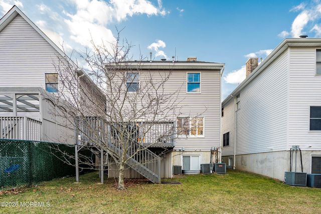 17 Treeside Lane, Lakewood, NJ 08701