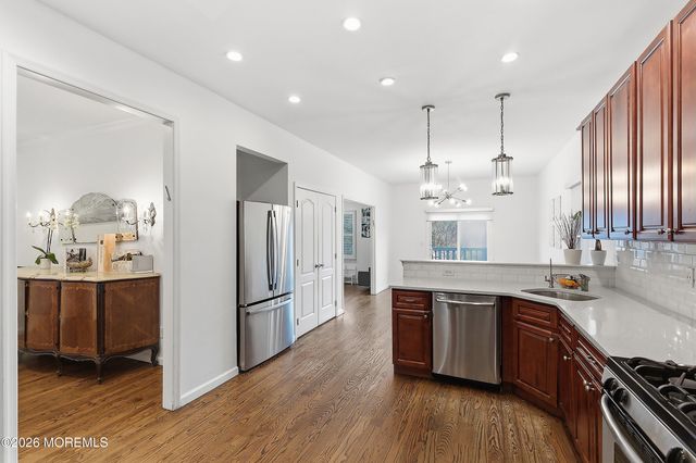 17 Treeside Lane, Lakewood, NJ 08701