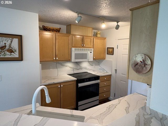 14721 Sw BEARD Rd 101, Beaverton, OR 97007