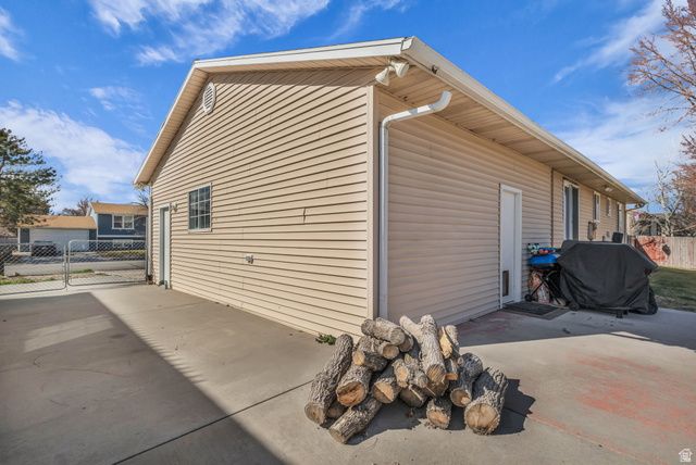 12433 S HARVEST AVE, Riverton, UT 84065