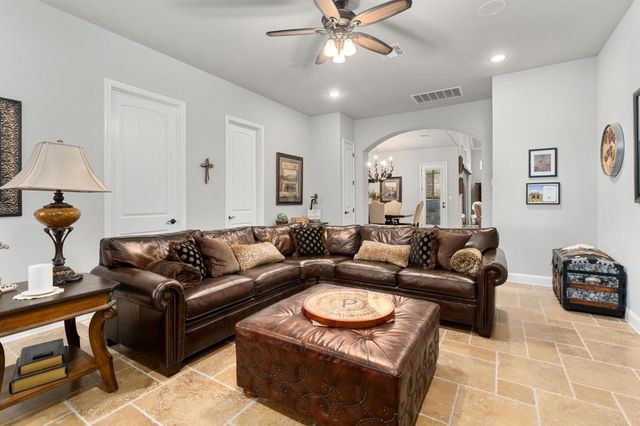 120 Applewood DR, Driftwood, TX 78619