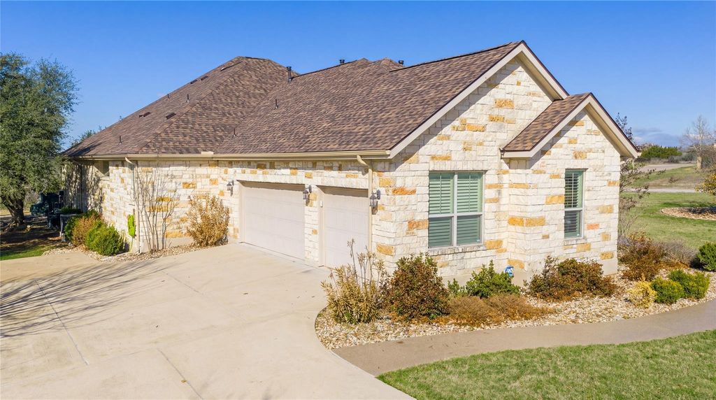 120 Applewood DR, Driftwood, TX 78619