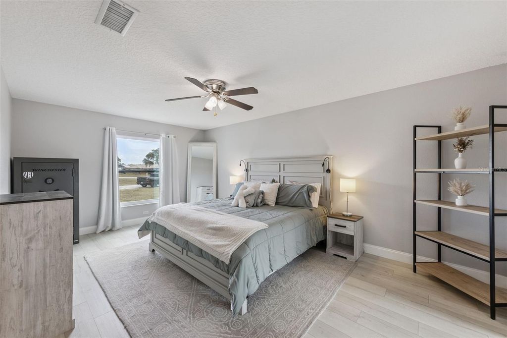 Image 11 of property listing at 1448 ROYAL TERRACE, Deltona, FL 32738