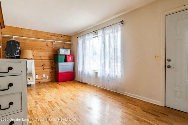 810 Clark Road, Lansing, MI 48917