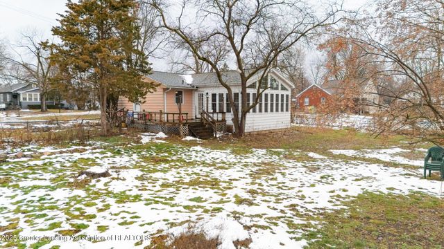810 Clark Road, Lansing, MI 48917