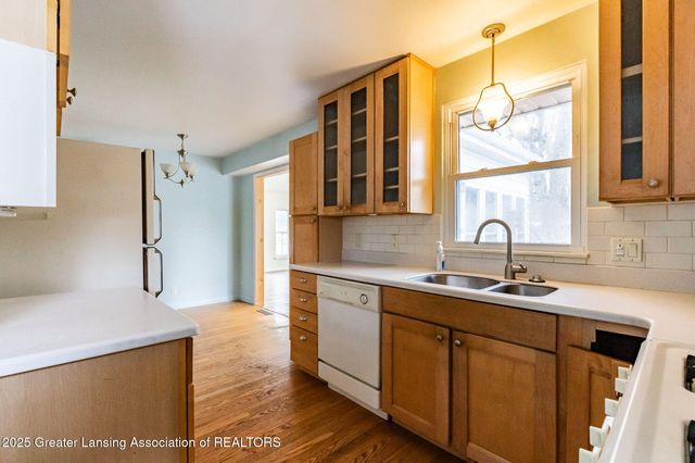 810 Clark Road, Lansing, MI 48917