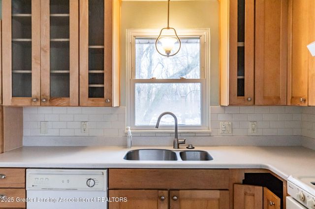 810 Clark Road, Lansing, MI 48917