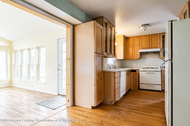 810 Clark Road, Lansing, MI 48917