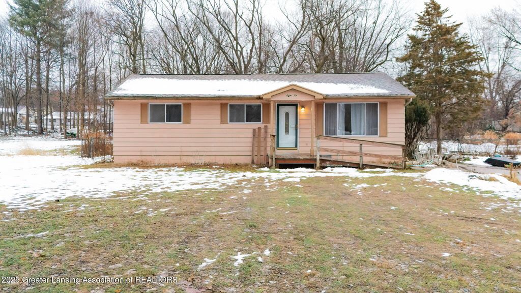 810 Clark Road, Lansing, MI 48917