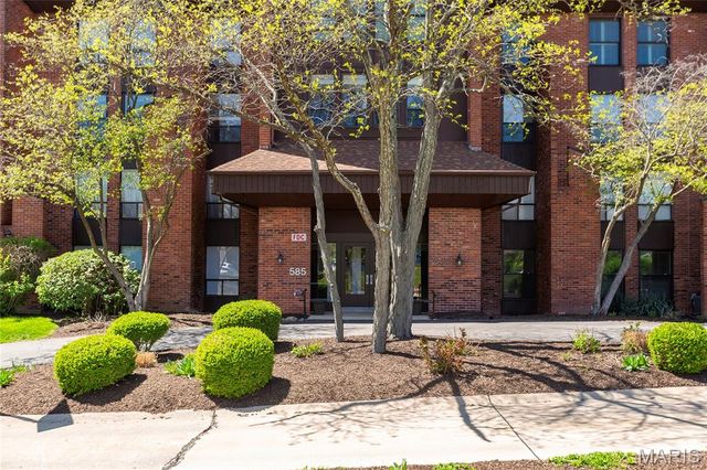 585 Coeur De Royale Drive 206, Creve Coeur, MO 63141