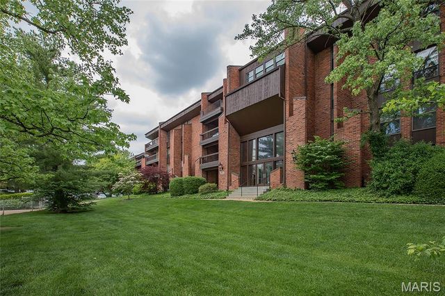 585 Coeur De Royale Drive 206, Creve Coeur, MO 63141