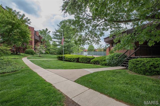 585 Coeur De Royale Drive 206, Creve Coeur, MO 63141