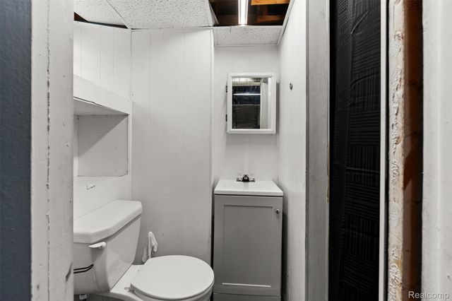 22355 Curie Avenue, Warren, MI 48091