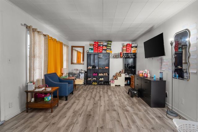 22355 Curie Avenue, Warren, MI 48091