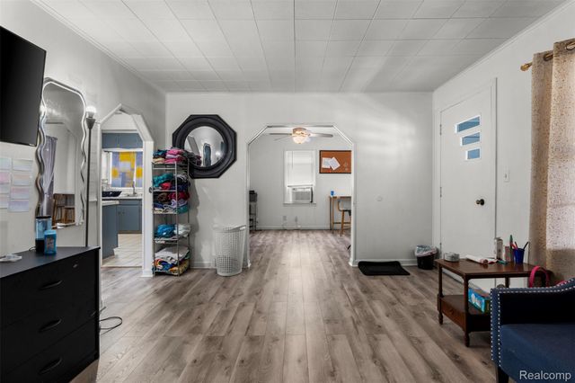 22355 Curie Avenue, Warren, MI 48091