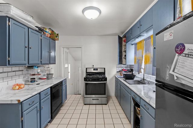 22355 Curie Avenue, Warren, MI 48091