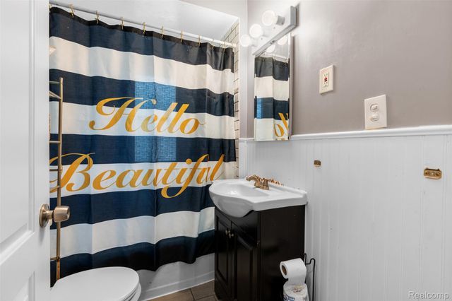 22355 Curie Avenue, Warren, MI 48091