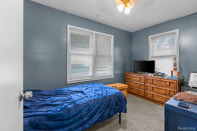 22355 Curie Avenue, Warren, MI 48091