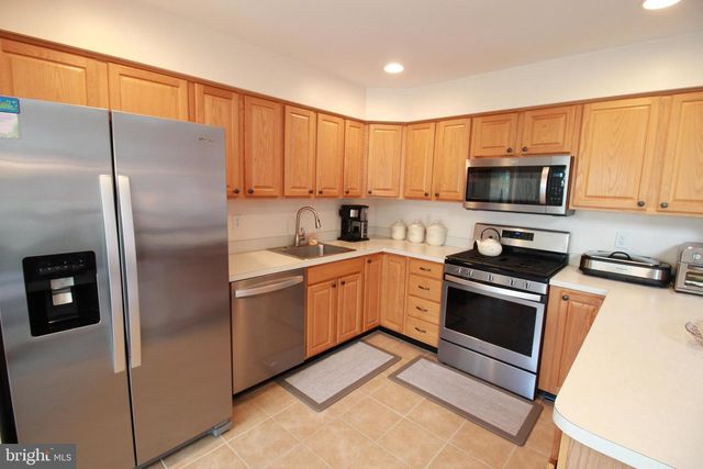 30 LEIGHTON DR, Mount Laurel, NJ 08054