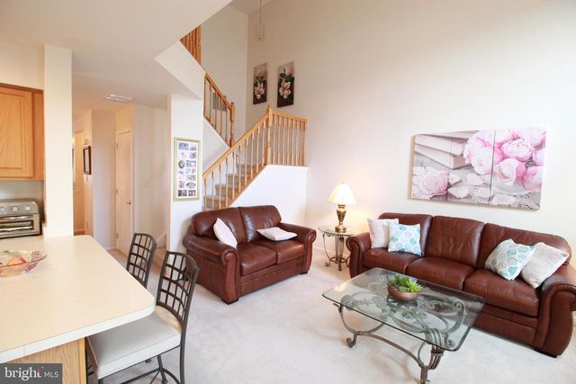 30 LEIGHTON DR, Mount Laurel, NJ 08054