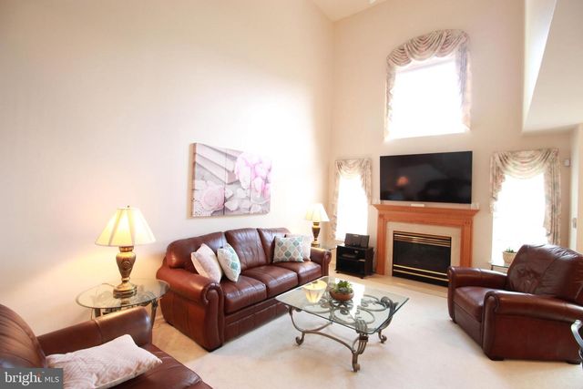 30 LEIGHTON DR, Mount Laurel, NJ 08054