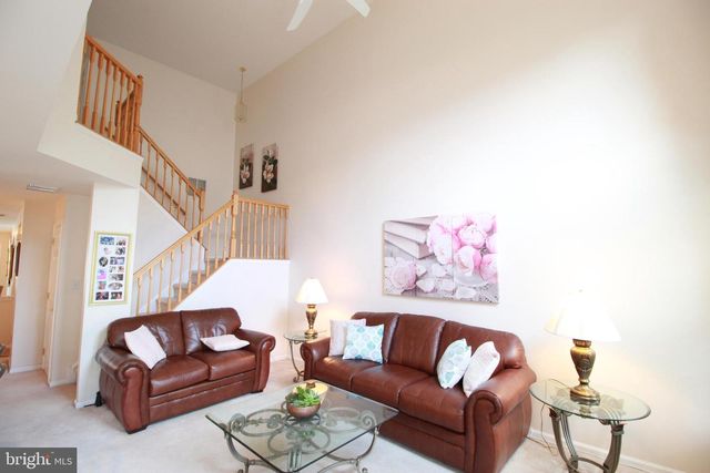 30 LEIGHTON DR, Mount Laurel, NJ 08054