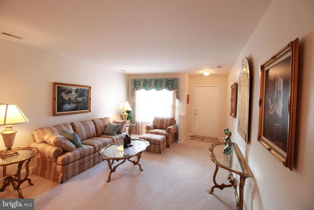 30 LEIGHTON DR, Mount Laurel, NJ 08054