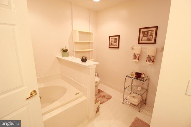 30 LEIGHTON DR, Mount Laurel, NJ 08054