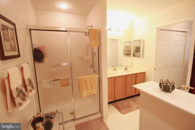 30 LEIGHTON DR, Mount Laurel, NJ 08054